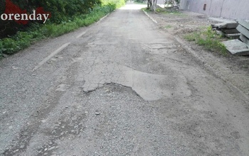 Дороги в Оренбурге застилают не только коврами и линолеумом