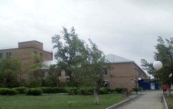 В Светлинской районной больнице из-за поломок лифта мертвых и живых носят на руках