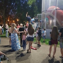 По факту падения мужчины с аттракциона в Оренбурге проводится проверка