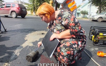 Новый асфальт в Оренбурге проверяют на прочность