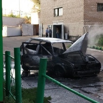 В Оренбурге у автомойки утром сгорел автомобиль