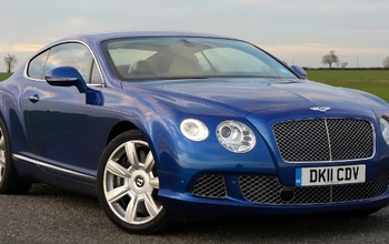 Водитель на Bentley незаконно пересек границу в Оренбуржье и бросил авто в казахстанских степях
