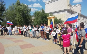 В Оренбурге прошел пикет солидарности с Москвой