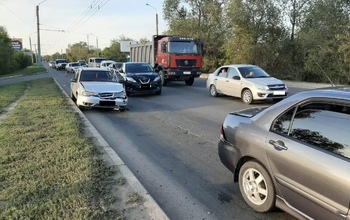 В Оренбурге столкнулись три иномарки
