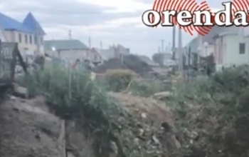 В Соль-Илецке чтобы попасть на курорт, придётся шагать по мусору