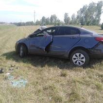 С оренбургской трассы иномарка улетела в кювет