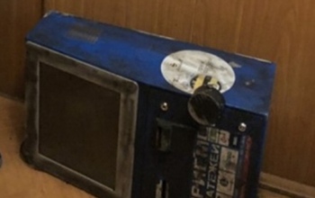 В Новотроицке преступники в масках украли платежный терминал