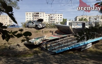 Оренбуржцы ждать транспорт возле 1-й горбольницы пока будут под открытым небом