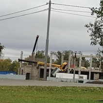 Ветер свалил в Оренбурге автокран