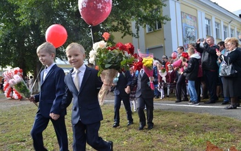 В школах Оренбуржья идут торжественные линейки (ФОТО)