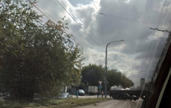В Оренбурге легковушка влетела в большегруз