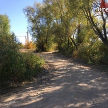 Незаконную насыпь через озеро Коровье так и не убрали