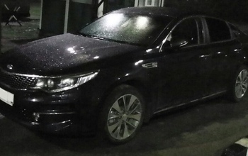 На оренбургской границе задержали угнанный авто