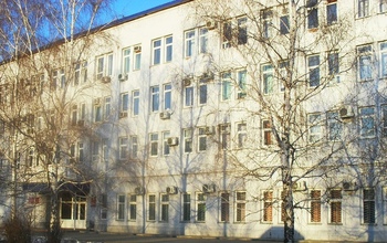 В УЖКХ Оренбурга жительница устроила скандал и напала на охранника