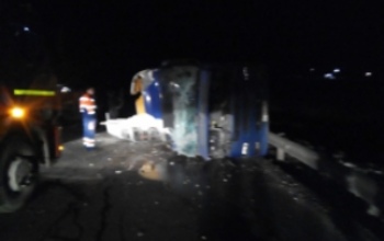 В Северном районе опрокинулась фура, есть пострадавшие