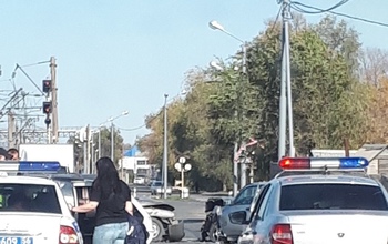 В Оренбурге две легковушки столкнулись лоб в лоб