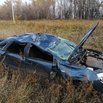 В Октябрьском районе авто оказалось в кювете и опрокинулось
