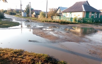 Жители Оренбурга жалуются на непролазную грязь после дождя