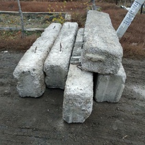 На дачах в районе Берд бетонными блоками перекрыли дорогу