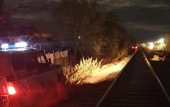 Житель Соль-Илецка прокатился на автомобиле по рельсам