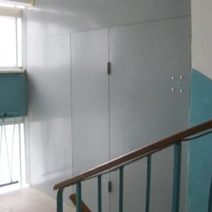 Оренбуржцев через суд заставили демонтировать кладовки в подъезде