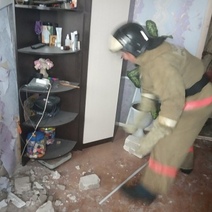 Из-за хлопка газа в Адамовском районе разрушился частный дом