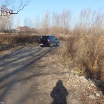 Дорогу через озеро в поселке Овощевод никто и не думает убирать