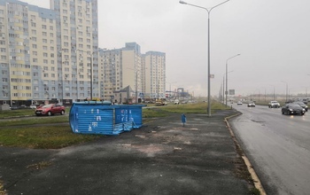 В Оренбурге опрокинули остановочные павильоны