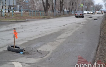 На улице Восточной Оренбурга стал проваливаться асфальт