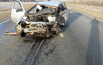 В страшном ДТП на оренбургской трассе погиб водитель ВАЗа