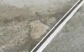 В Орске разрушается новый асфальт, который укладывали в мороз