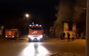 В Оренбурге ночью сгорел очередной расселенный дом