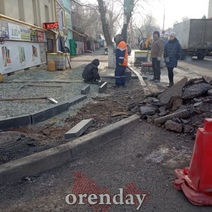 Тротуары в центре Оренбурга обещают сделать до конца недели