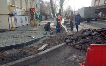Тротуары в центре Оренбурга обещают сделать до конца недели