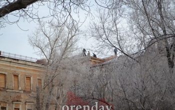 В Оренбурге строители дождались холодов и начали консервацию «летки»