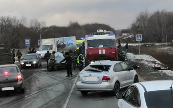 В Оренбургском районе движение на трассе встало из-за крупного ДТП