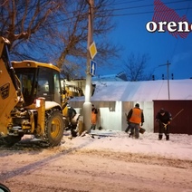 В первый день зимы оренбургские дорожники ударно асфальтировали дорожки