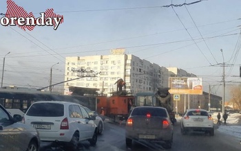 В центре Оренбурга из-за обрыва контактной троллейбусной сети образовалась пробка