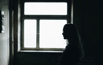 В Орске женщина выпала из окна больницы (18+)