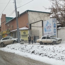 В Оренбурге у магазина с пенным произошла дорожная авария