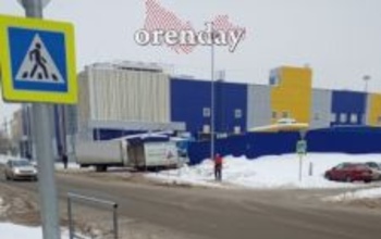 Оренбург продолжает утопать в снегу