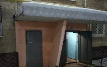 В Оренбурге не будут искать водителя, врезавшегося в подъезд на ул. Чкалова