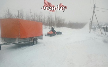 В Оренбурге городская служба спасения вызволяла людей из снежной ловушки