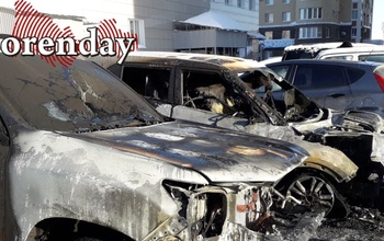 В Оренбурге эксперты осмотрели сгоревшие Hyundai Creta и Toyota Land Cruiser Prado