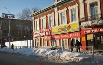 В Оренбурге продолжают в сугробы устанавливать ограждения для пешеходов