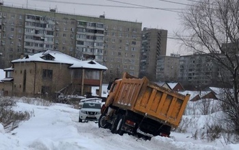 Снег с улиц Оренбурга вновь вывозят в пойму Урала
