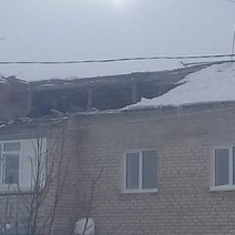 В Тюльгане рухнувшую под тяжестью снега крышу дома восстановили за день