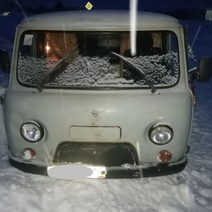 Оренбуржец шел по обочине и угодил под колеса УАЗа