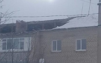 В Тюльгане рухнувшую под тяжестью снега крышу дома восстановили за день