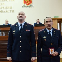 В Оренбуржье полицейский получил медаль за спасение людей из 